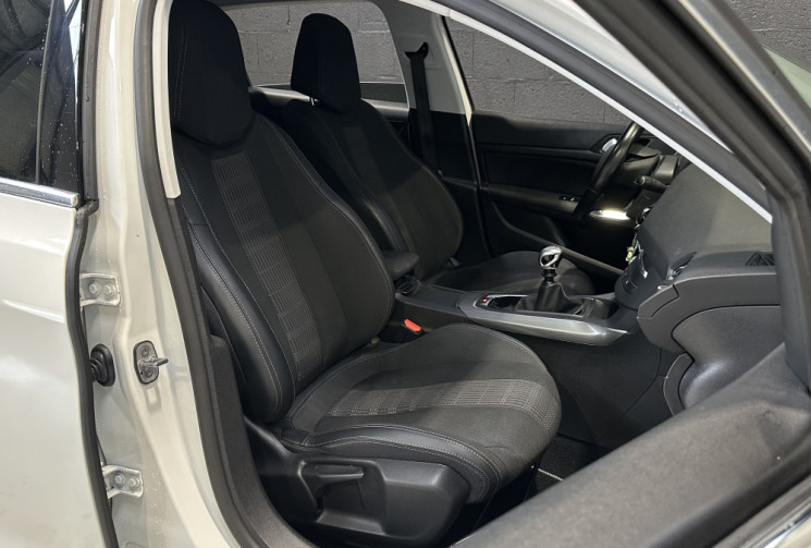 Peugeot 308 1.2 Puretech 130 ch Allure / Courroie à jour / Garantie 10 ans