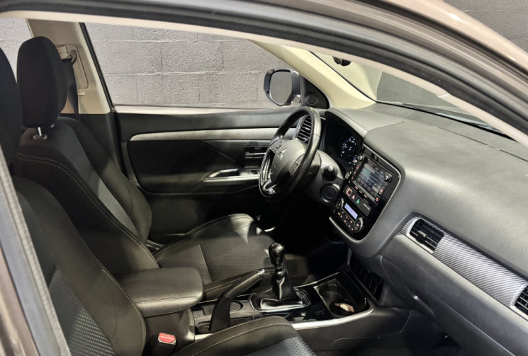 Mitsubishi OUTLANDER 2.2 DI-D 150ch Intense Navi 2WD 5 places