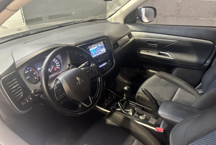 Mitsubishi OUTLANDER 2.2 DI-D 150ch Intense Navi 2WD 5 places