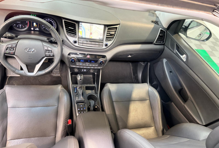 Hyundai Tucson EXECUTIVE-1.7 CRDi -TOIT OUVRANT- 141CV- 2WD -FULL OPTIONS-FULL ENTRETIEN 