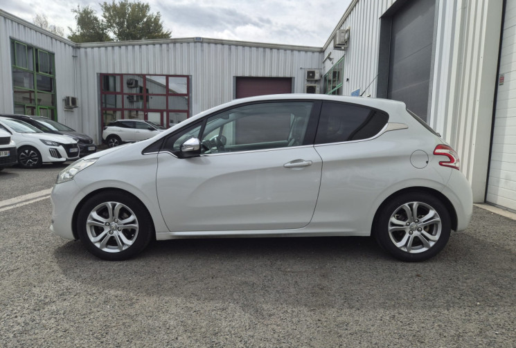 Peugeot 208 I 1.6 VTi 120 CV ALLURE * CARPLAY * CLIMATISATION * TOIT PANORAMIQUE * CARNET COMPLET 