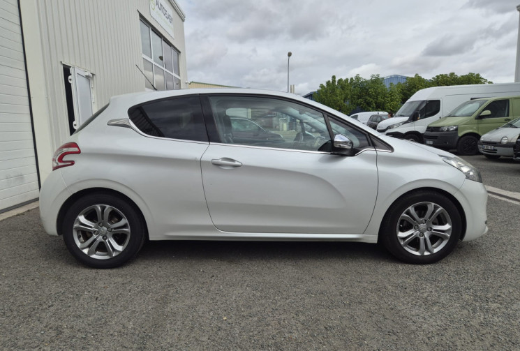Peugeot 208 I 1.6 VTi 120 CV ALLURE * CARPLAY * CLIMATISATION * TOIT PANORAMIQUE * CARNET COMPLET 