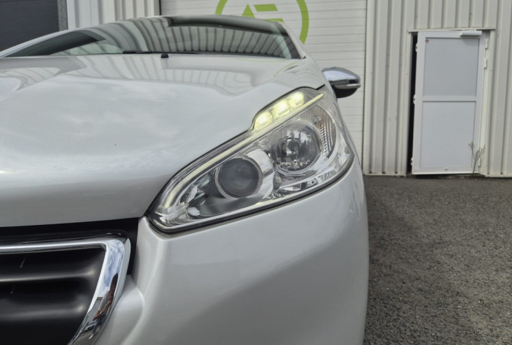 Peugeot 208 I 1.6 VTi 120 CV ALLURE * CARPLAY * CLIMATISATION * TOIT PANORAMIQUE * CARNET COMPLET 