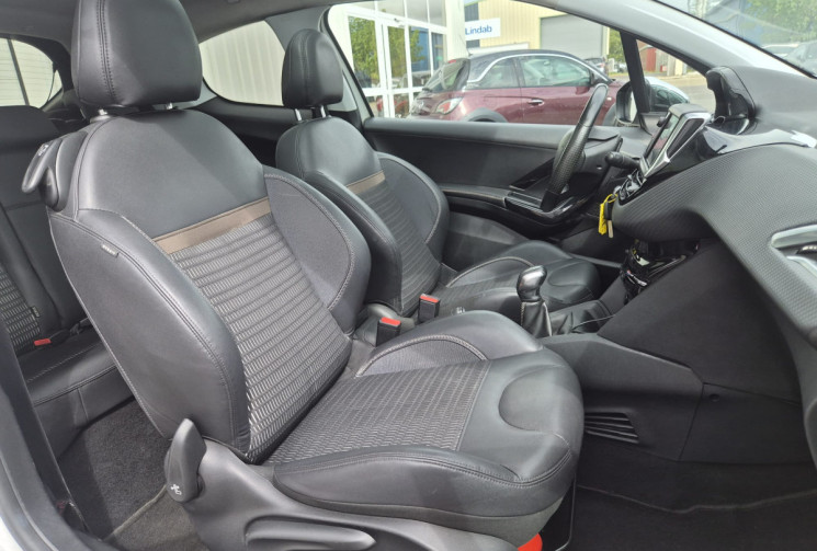 Peugeot 208 I 1.6 VTi 120 CV ALLURE * CARPLAY * CLIMATISATION * TOIT PANORAMIQUE * CARNET COMPLET 