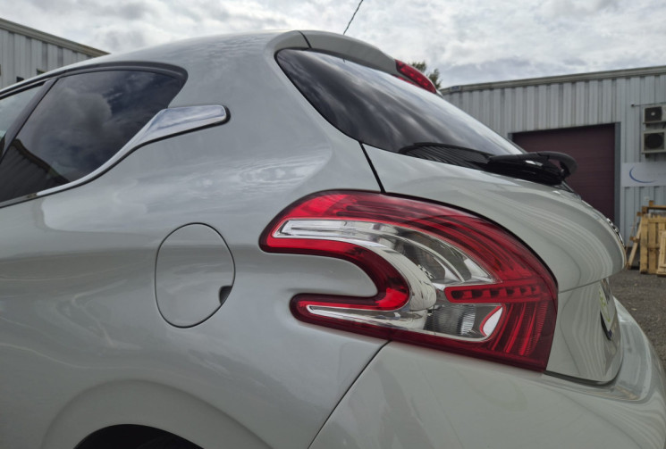 Peugeot 208 I 1.6 VTi 120 CV ALLURE * CARPLAY * CLIMATISATION * TOIT PANORAMIQUE * CARNET COMPLET 