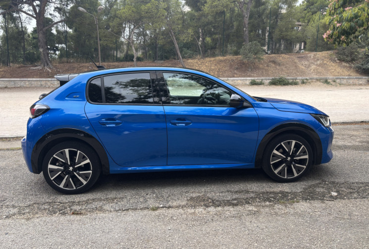 Peugeot 208 130ch EAT8 GT - ENTRETIEN A JOUR - CAMERA DE RECUL - CARPLAY - TOIT PANORAMIQUE 