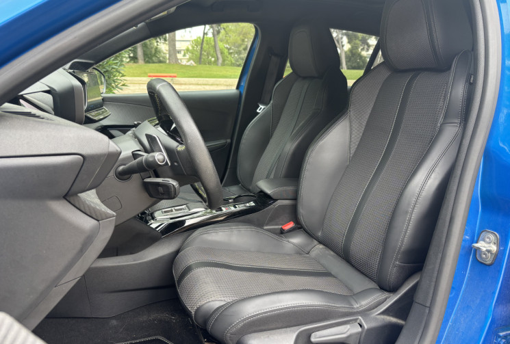 Peugeot 208 130ch EAT8 GT - ENTRETIEN A JOUR - CAMERA DE RECUL - CARPLAY - TOIT PANORAMIQUE 