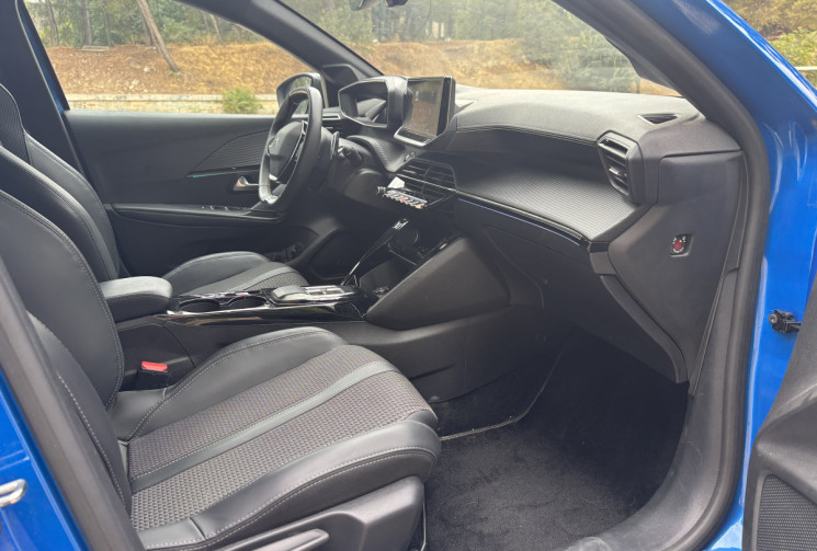 Peugeot 208 130ch EAT8 GT - ENTRETIEN A JOUR - CAMERA DE RECUL - CARPLAY - TOIT PANORAMIQUE 
