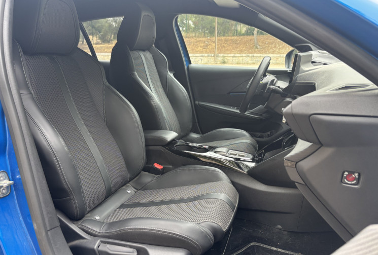 Peugeot 208 130ch EAT8 GT - ENTRETIEN A JOUR - CAMERA DE RECUL - CARPLAY - TOIT PANORAMIQUE 