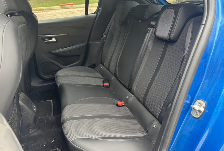 Peugeot 208 130ch EAT8 GT - ENTRETIEN A JOUR - CAMERA DE RECUL - CARPLAY - TOIT PANORAMIQUE 