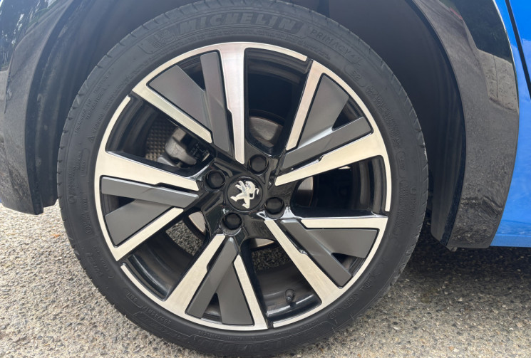 Peugeot 208 130ch EAT8 GT - ENTRETIEN A JOUR - CAMERA DE RECUL - CARPLAY - TOIT PANORAMIQUE 