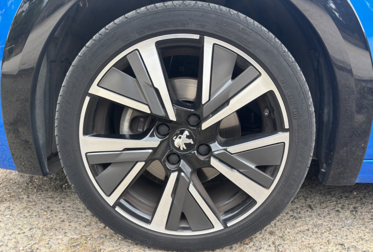 Peugeot 208 130ch EAT8 GT - ENTRETIEN A JOUR - CAMERA DE RECUL - CARPLAY - TOIT PANORAMIQUE 