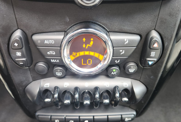 Mini Cooper  2 (R60) COUNTRYMAN 2.0 D 112 /BOITE AUTOMATIQUE /  BUSINESS TRIP / TRÉS BON ÉTAT 
