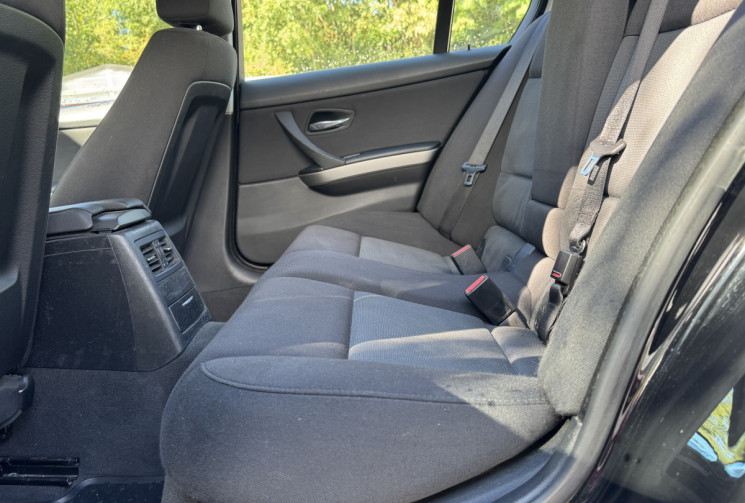 BMW Série 3 BMW 318i 143ch E90 / 2ème main / 2007 / 160800km / Régulateur / Climatisation / Garantie