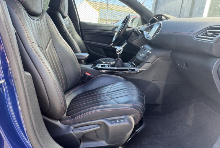 Peugeot 308 SW Peugeot 308 GT 205ch SW / 2015 / 104850km / Toit pano / Carnet / Audio Denon / Blueto