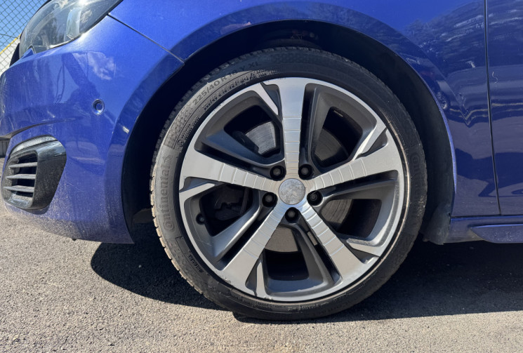 Peugeot 308 SW Peugeot 308 GT 205ch SW / 2015 / 104850km / Toit pano / Carnet / Audio Denon / Blueto