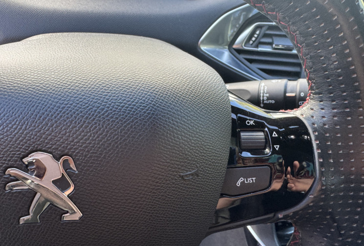 Peugeot 308 SW Peugeot 308 GT 205ch SW / 2015 / 104850km / Toit pano / Carnet / Audio Denon / Blueto