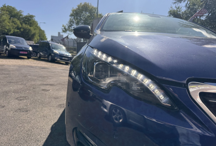 Peugeot 308 SW Peugeot 308 GT 205ch SW / 2015 / 104850km / Toit pano / Carnet / Audio Denon / Blueto