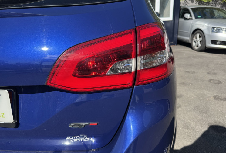 Peugeot 308 SW Peugeot 308 GT 205ch SW / 2015 / 104850km / Toit pano / Carnet / Audio Denon / Blueto