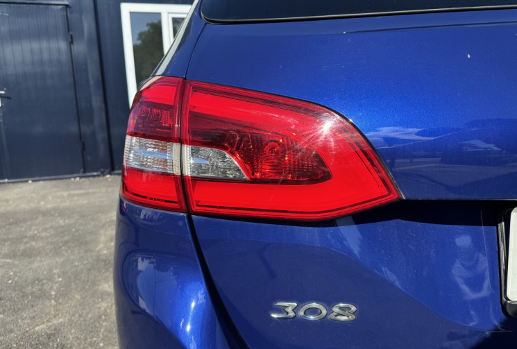 Peugeot 308 SW Peugeot 308 GT 205ch SW / 2015 / 104850km / Toit pano / Carnet / Audio Denon / Blueto