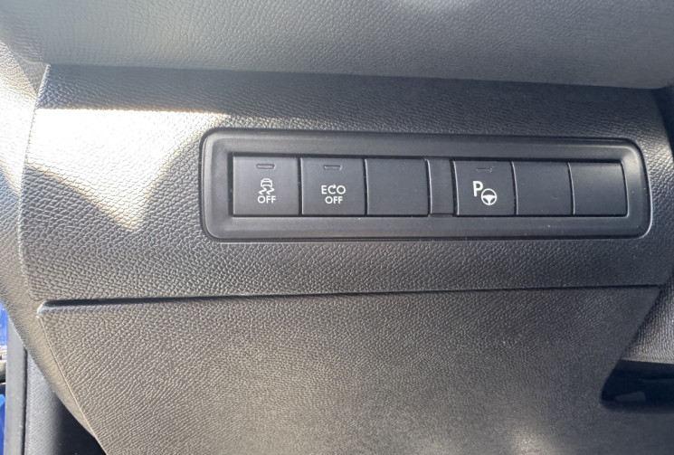 Peugeot 308 SW Peugeot 308 GT 205ch SW / 2015 / 104850km / Toit pano / Carnet / Audio Denon / Blueto