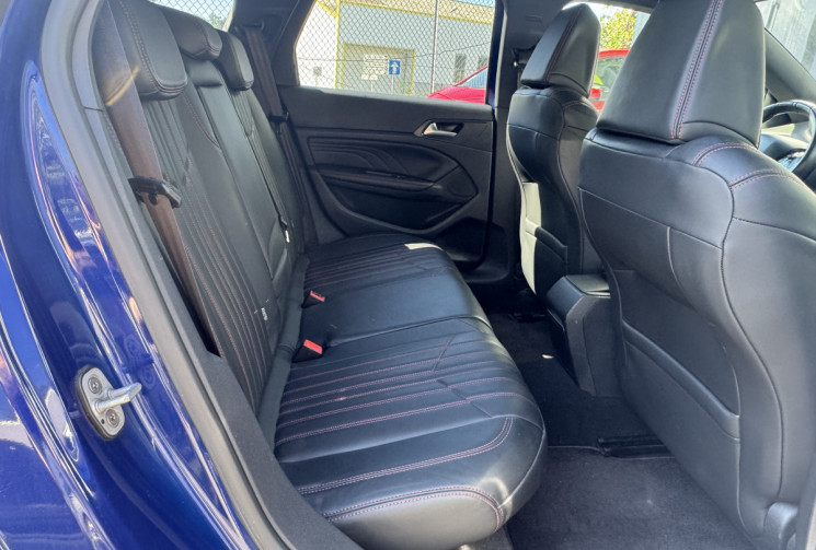 Peugeot 308 SW Peugeot 308 GT 205ch SW / 2015 / 104850km / Toit pano / Carnet / Audio Denon / Blueto