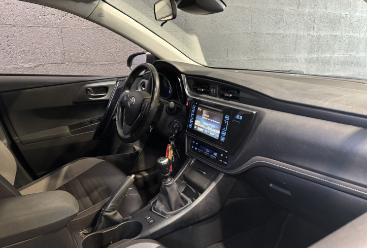 Toyota AURIS Dynamic Hatchback 1.6 D-4D 112 ch / Suivi d'entretien disponible