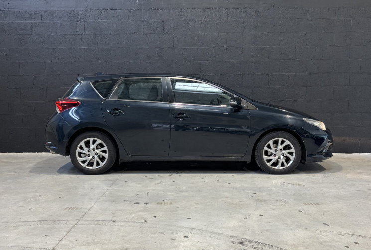 Toyota AURIS Dynamic Hatchback 1.6 D-4D 112 ch / Suivi d'entretien disponible