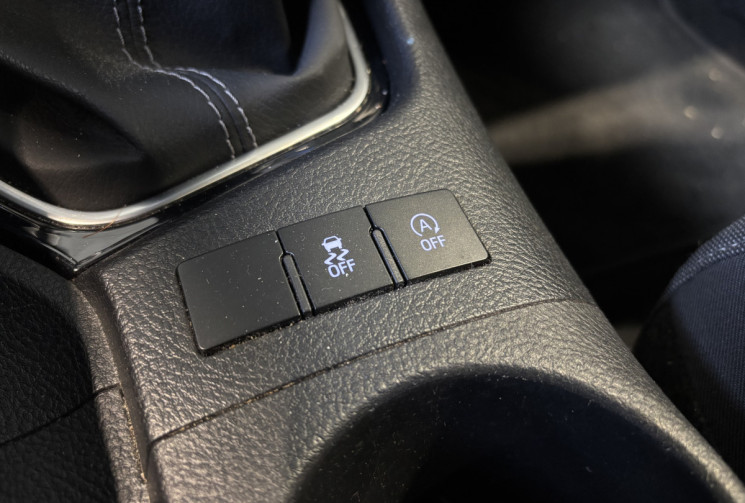Toyota AURIS Dynamic Hatchback 1.6 D-4D 112 ch / Suivi d'entretien disponible