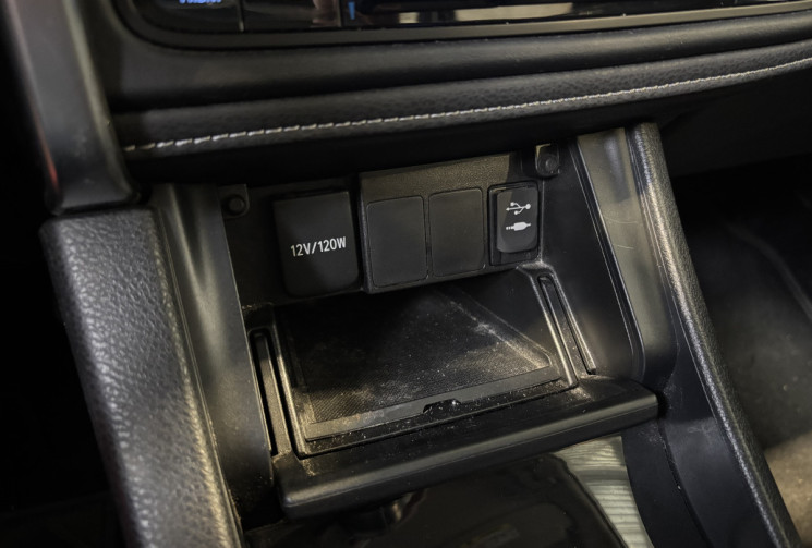Toyota AURIS Dynamic Hatchback 1.6 D-4D 112 ch / Suivi d'entretien disponible