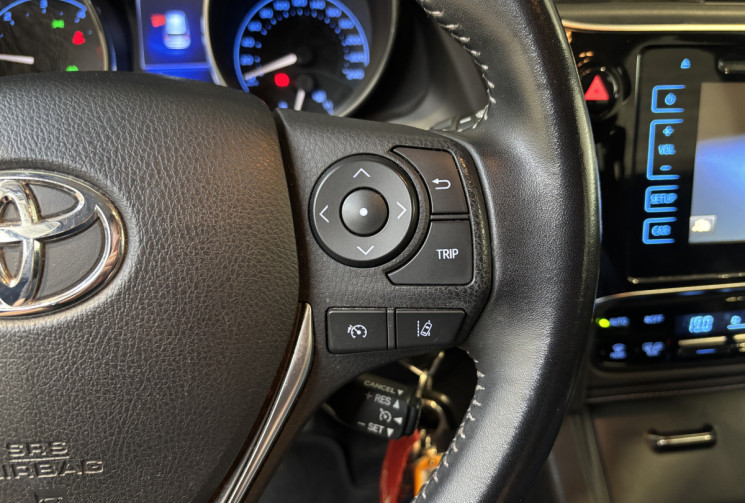 Toyota AURIS Dynamic Hatchback 1.6 D-4D 112 ch / Suivi d'entretien disponible