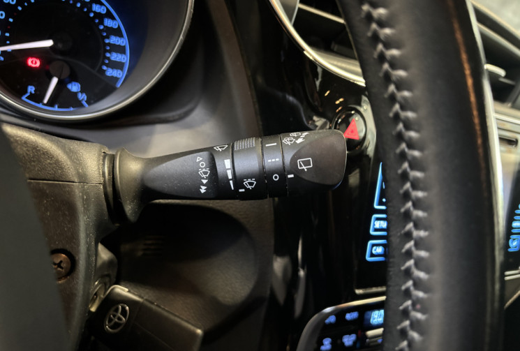 Toyota AURIS Dynamic Hatchback 1.6 D-4D 112 ch / Suivi d'entretien disponible