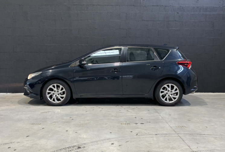 Toyota AURIS Dynamic Hatchback 1.6 D-4D 112 ch / Suivi d'entretien disponible