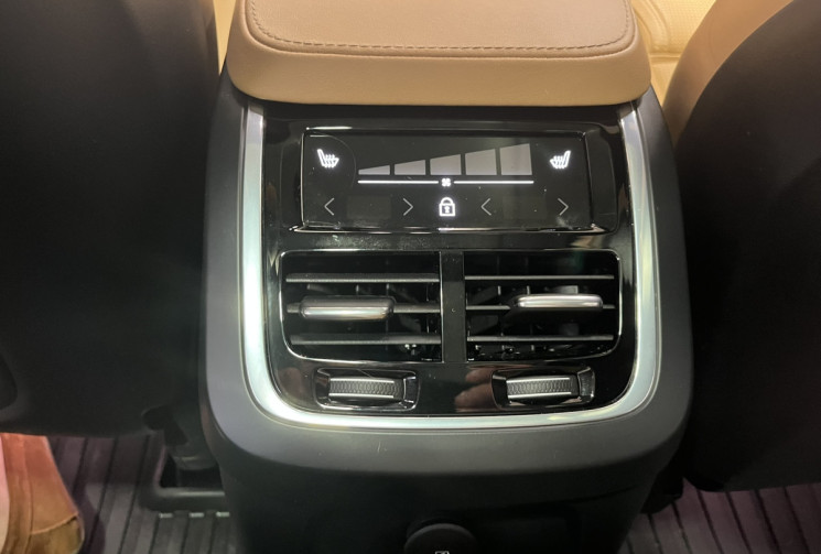 Volvo XC90 2.0i T8 AWD 310 + 145ch Ultra Ultra Black Edition