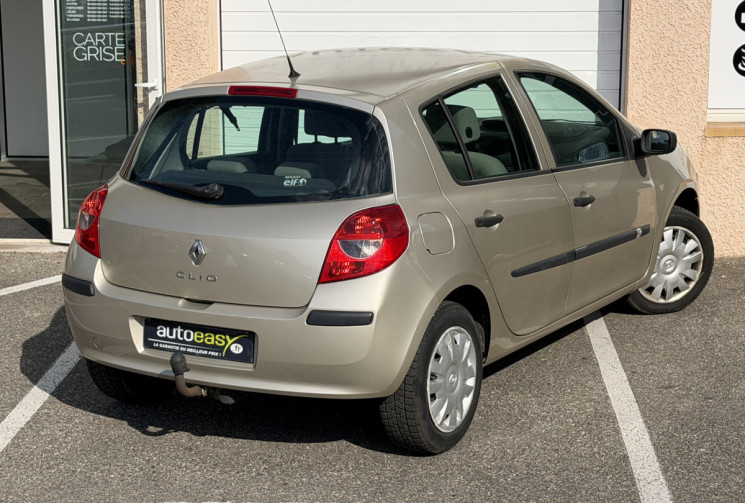 Renault Clio 1.2 TCe 100 ch Dynamique 5p / Clim auto / Vitres AV elec / Feux auto