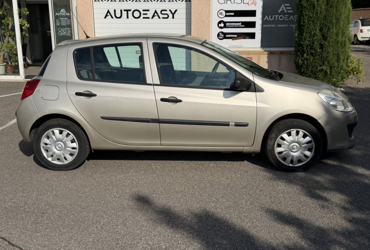 Renault Clio 1.2 TCe 100 ch Dynamique 5p / Clim auto / Vitres AV elec / Feux auto