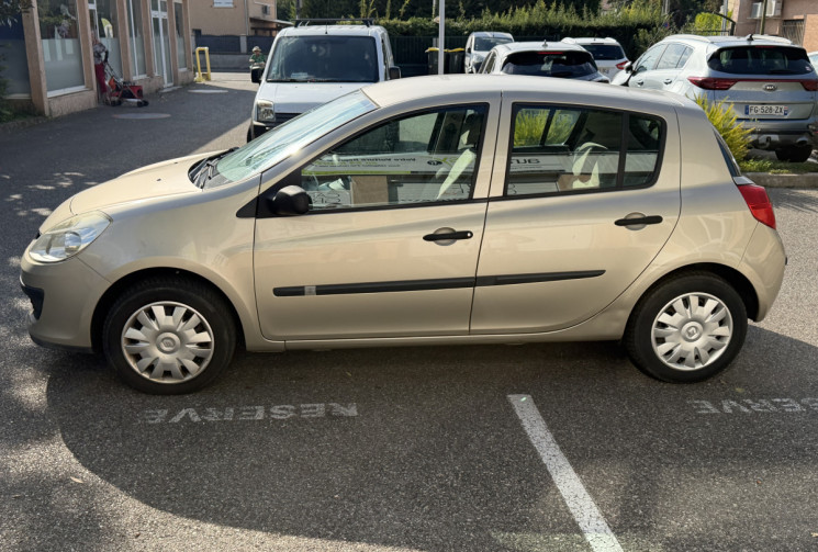 Renault Clio 1.2 TCe 100 ch Dynamique 5p / Clim auto / Vitres AV elec / Feux auto