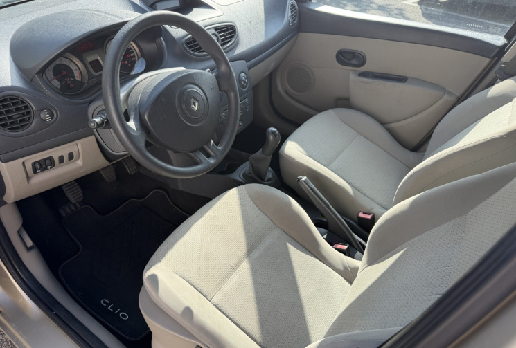 Renault Clio 1.2 TCe 100 ch Dynamique 5p / Clim auto / Vitres AV elec / Feux auto
