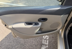 Renault Clio 1.2 TCe 100 ch Dynamique 5p / Clim auto / Vitres AV elec / Feux auto