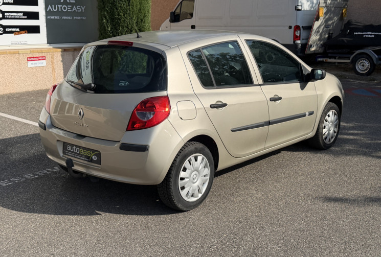 Renault Clio 1.2 TCe 100 ch Dynamique 5p / Clim auto / Vitres AV elec / Feux auto
