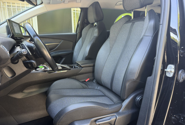 Peugeot 5008 1.2 THP 130 EAT8  Allure 7 Places / CarPlay / Caméra de recul / FULL Entretien Suivi