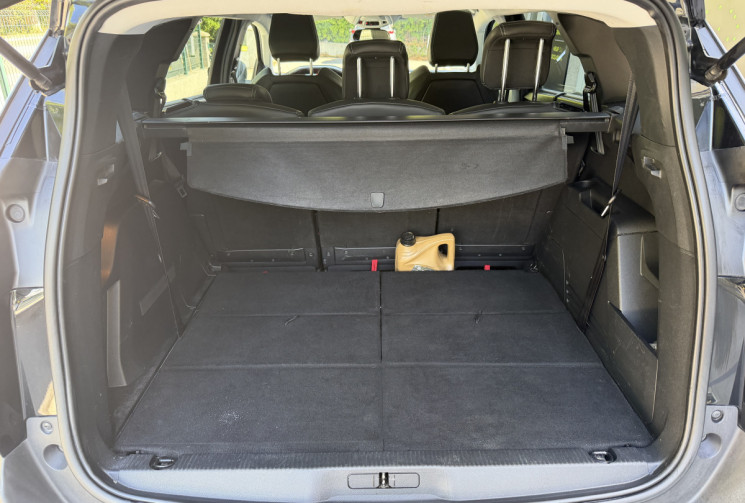Peugeot 5008 1.2 THP 130 EAT8  Allure 7 Places / CarPlay / Caméra de recul / FULL Entretien Suivi