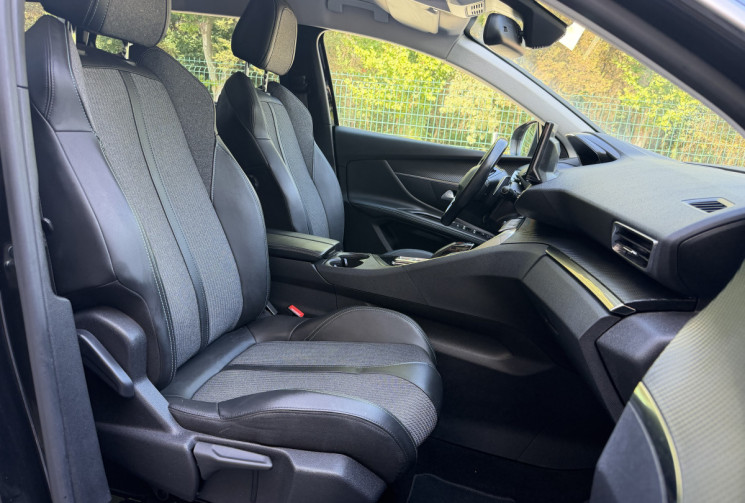 Peugeot 5008 1.2 THP 130 EAT8  Allure 7 Places / CarPlay / Caméra de recul / FULL Entretien Suivi