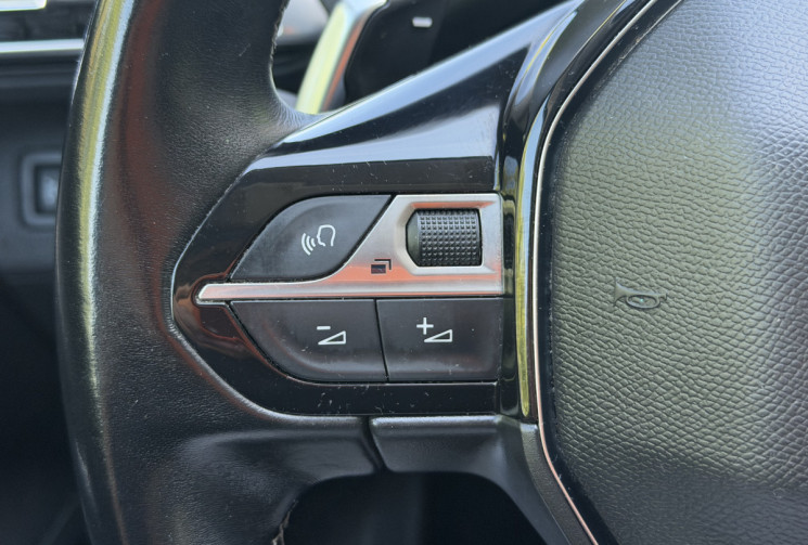 Peugeot 5008 1.2 THP 130 EAT8  Allure 7 Places / CarPlay / Caméra de recul / FULL Entretien Suivi