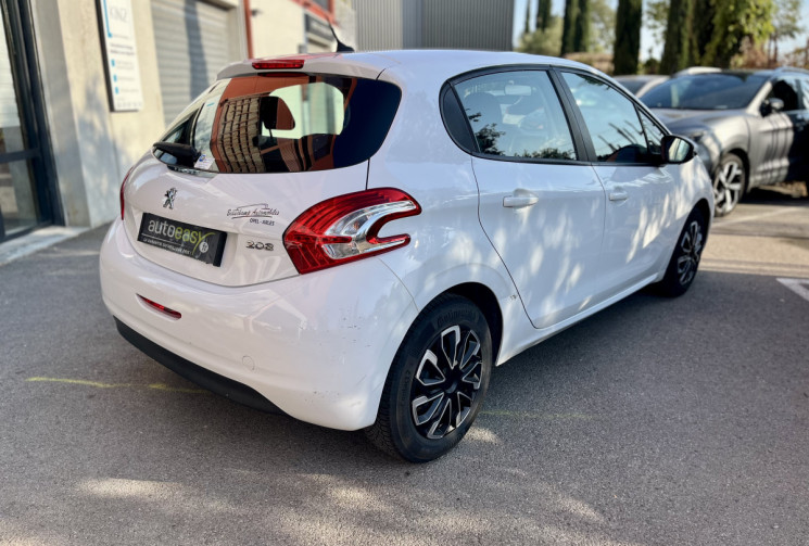 Peugeot 208 1.0 68cv 5P / Clim / GPS /  Petit prix / 124000km / 2014