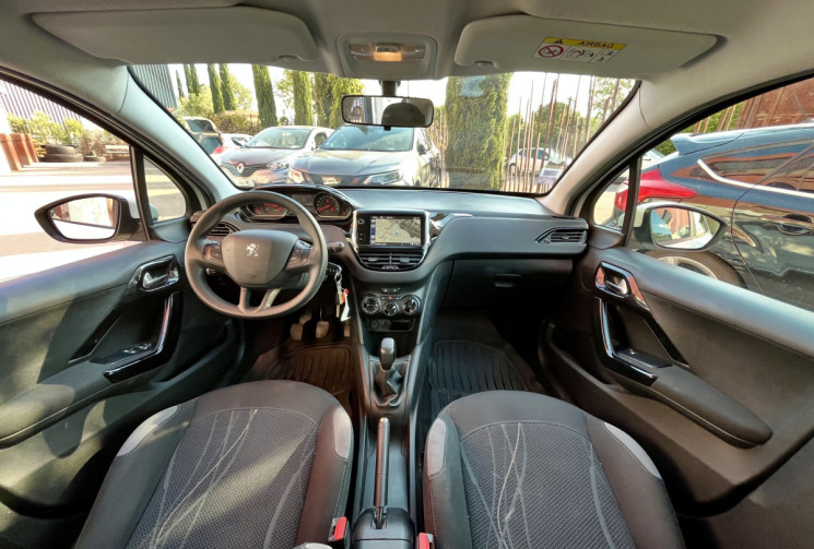 Peugeot 208 1.0 68cv 5P / Clim / GPS /  Petit prix / 124000km / 2014