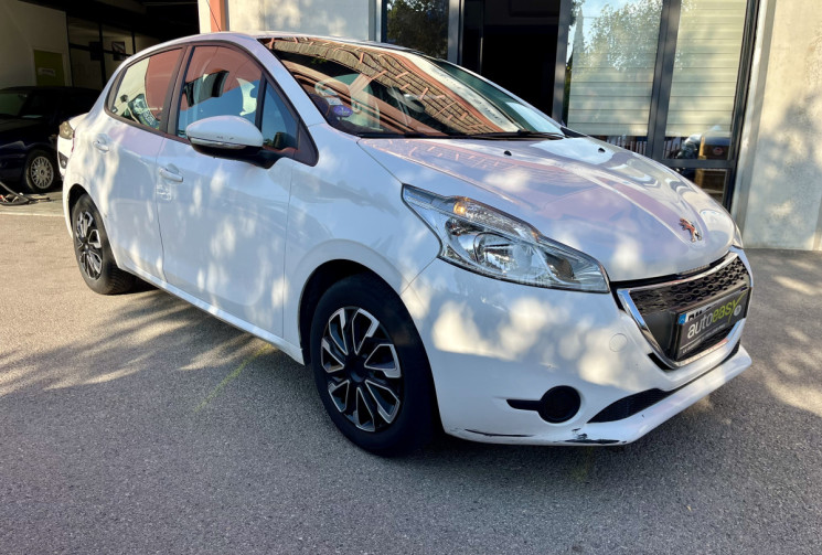 Peugeot 208 1.0 68cv 5P / Clim / GPS /  Petit prix / 124000km / 2014