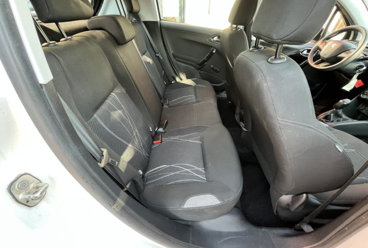 Peugeot 208 1.0 68cv 5P / Clim / GPS /  Petit prix / 124000km / 2014