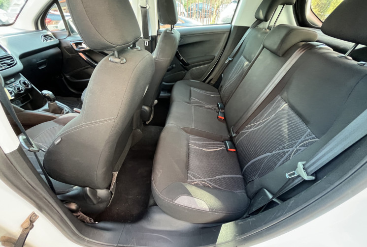 Peugeot 208 1.0 68cv 5P / Clim / GPS /  Petit prix / 124000km / 2014