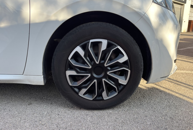 Peugeot 208 1.0 68cv 5P / Clim / GPS /  Petit prix / 124000km / 2014
